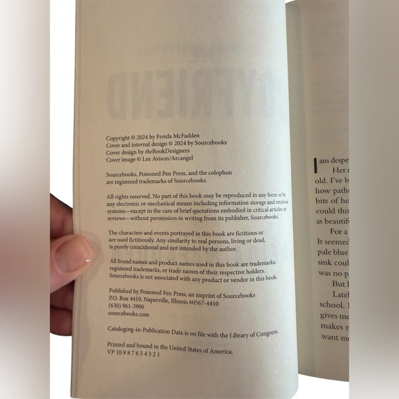 NEW Freida McFadden 2 Book Bundle Includes The Locked Door & The Boyfriend - Picture 6 of 6